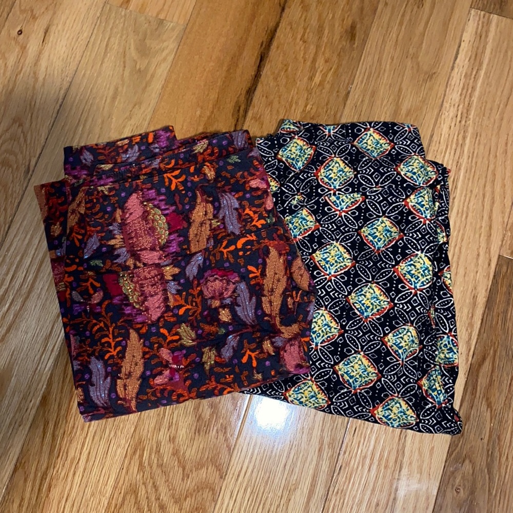 2 pairs of LuLaRoe Leggings (one size)